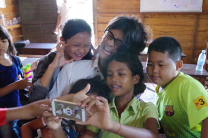 カンボジアのシェムリアップの学校でボランティア/夫婦で世界一周新婚旅行